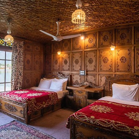 Mascot Houseboats Hotel Srīnagar Екстериор снимка