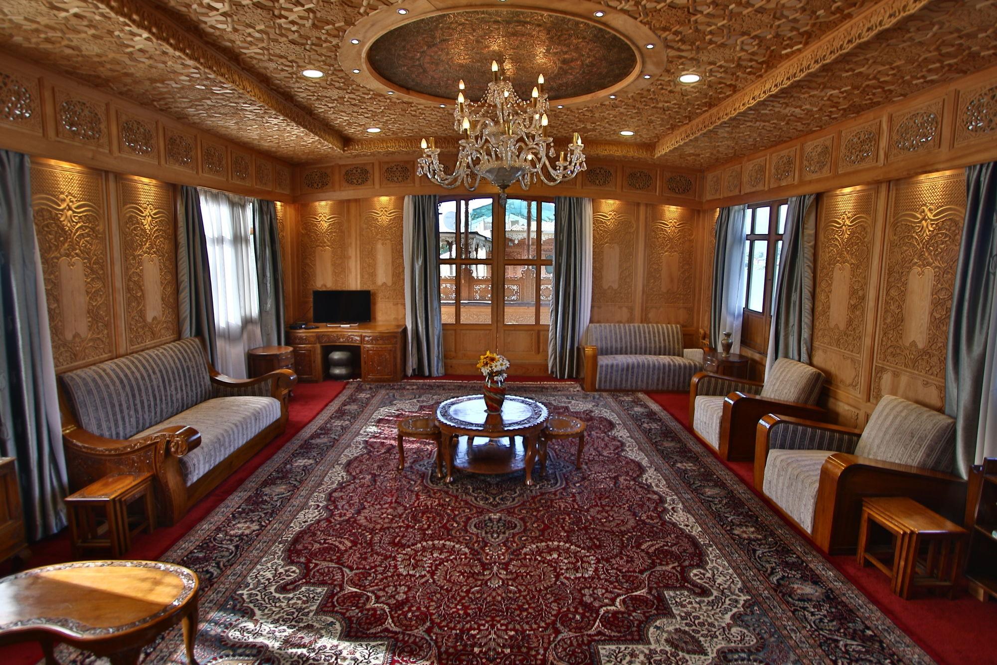 Mascot Houseboats Hotel Srīnagar Екстериор снимка