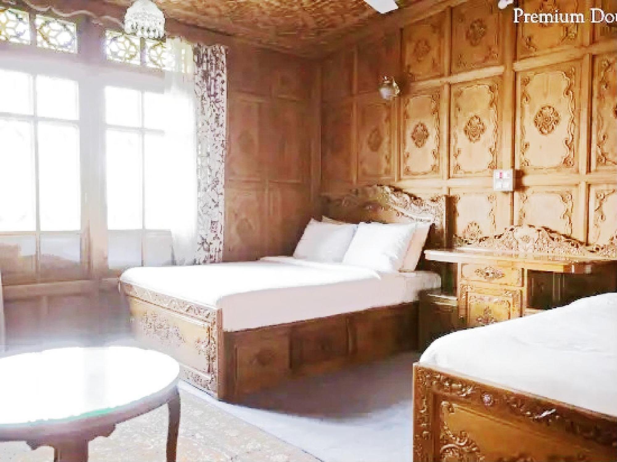 Mascot Houseboats Hotel Srīnagar Екстериор снимка