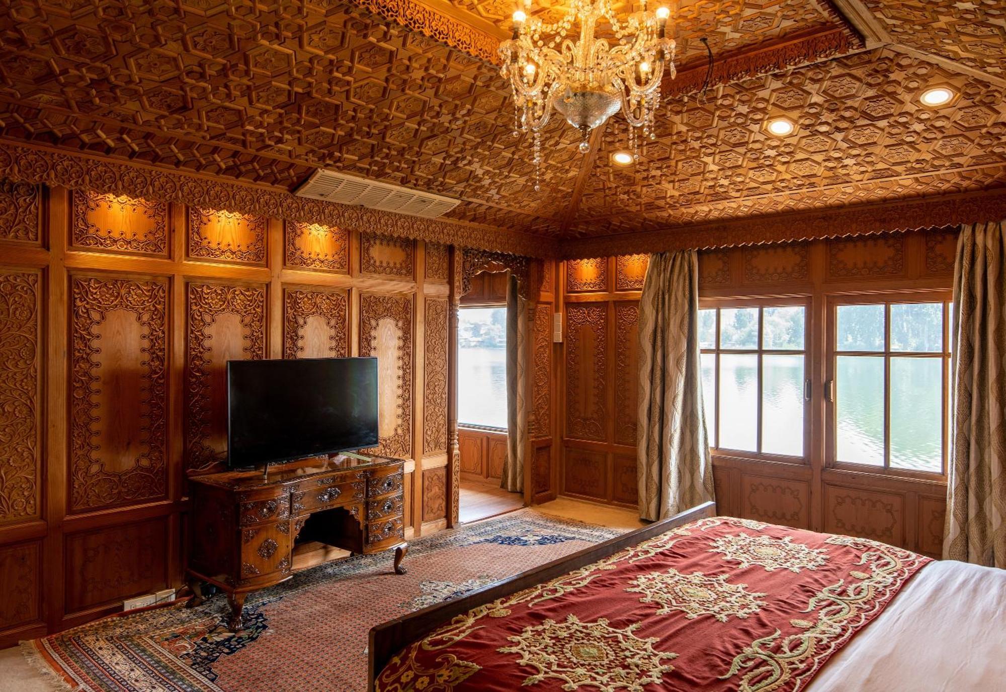 Mascot Houseboats Hotel Srīnagar Екстериор снимка