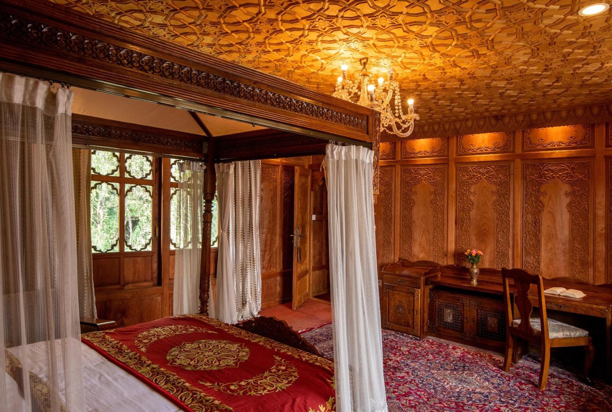 Mascot Houseboats Hotel Srīnagar Екстериор снимка