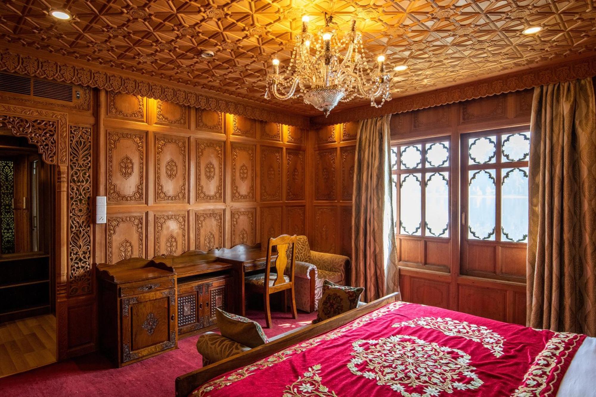 Mascot Houseboats Hotel Srīnagar Екстериор снимка