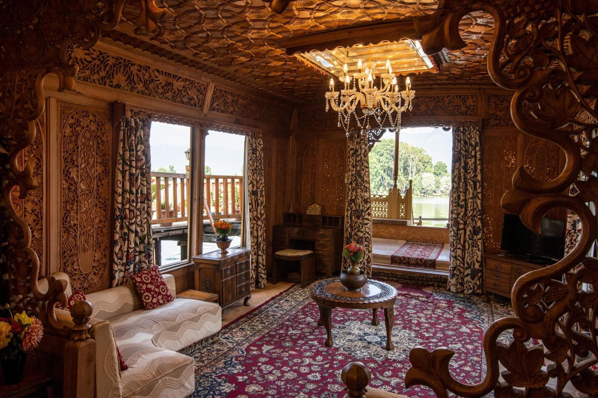Mascot Houseboats Hotel Srīnagar Екстериор снимка