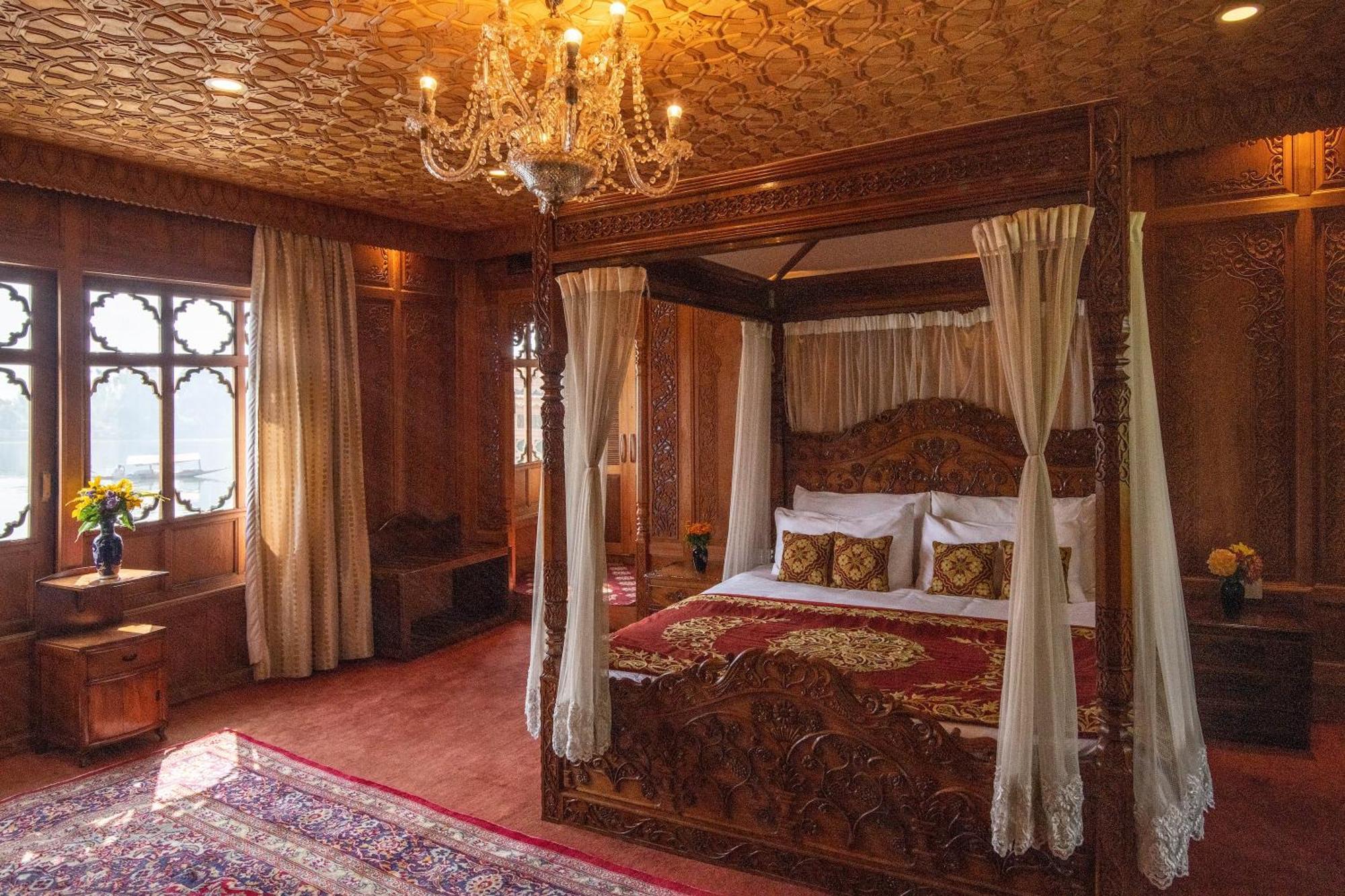 Mascot Houseboats Hotel Srīnagar Екстериор снимка