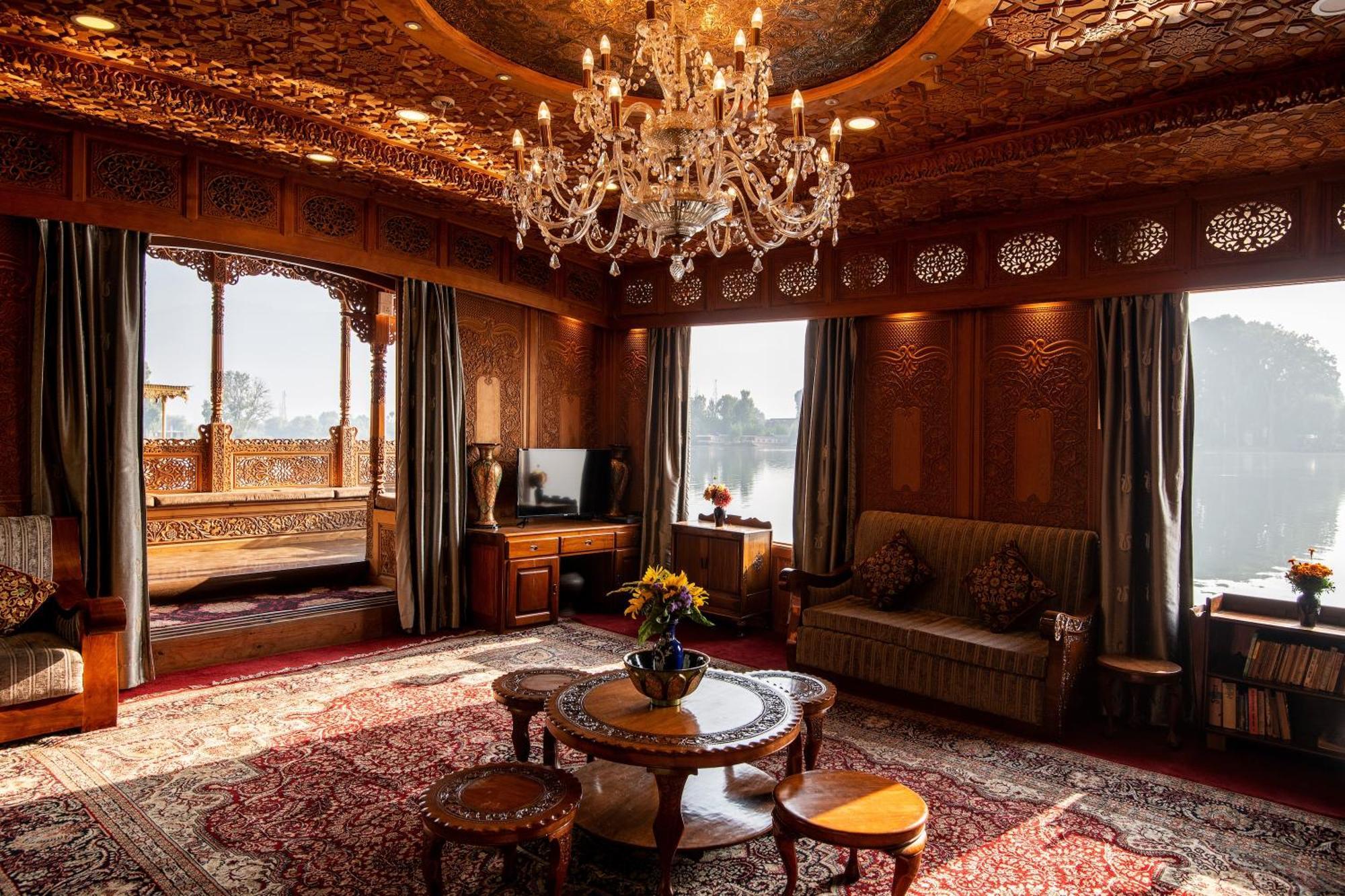 Mascot Houseboats Hotel Srīnagar Екстериор снимка