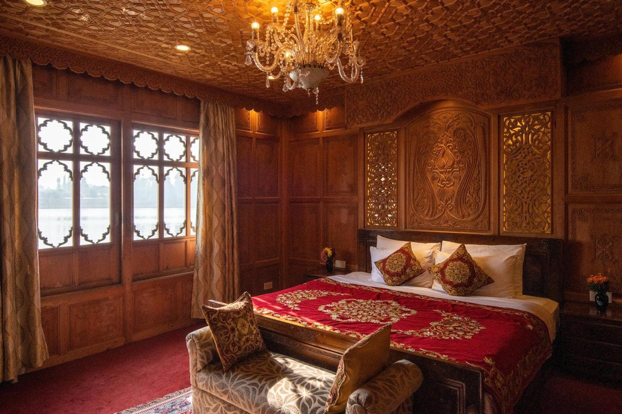 Mascot Houseboats Hotel Srīnagar Екстериор снимка
