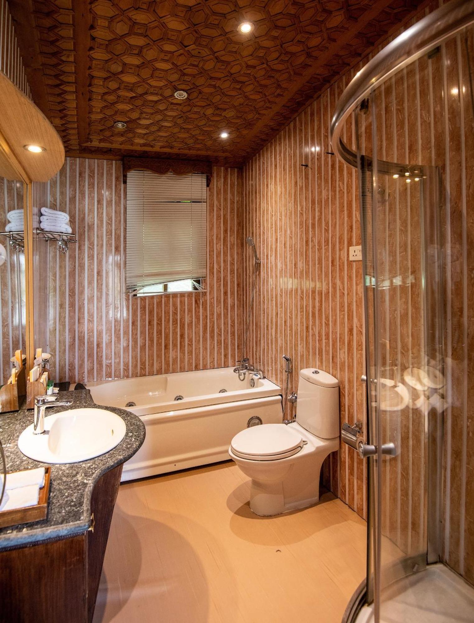 Mascot Houseboats Hotel Srīnagar Екстериор снимка