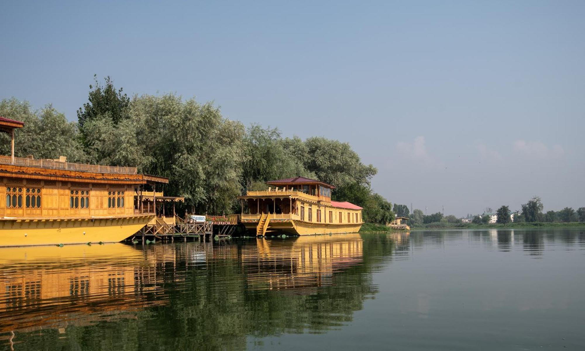 Mascot Houseboats Hotel Srīnagar Екстериор снимка