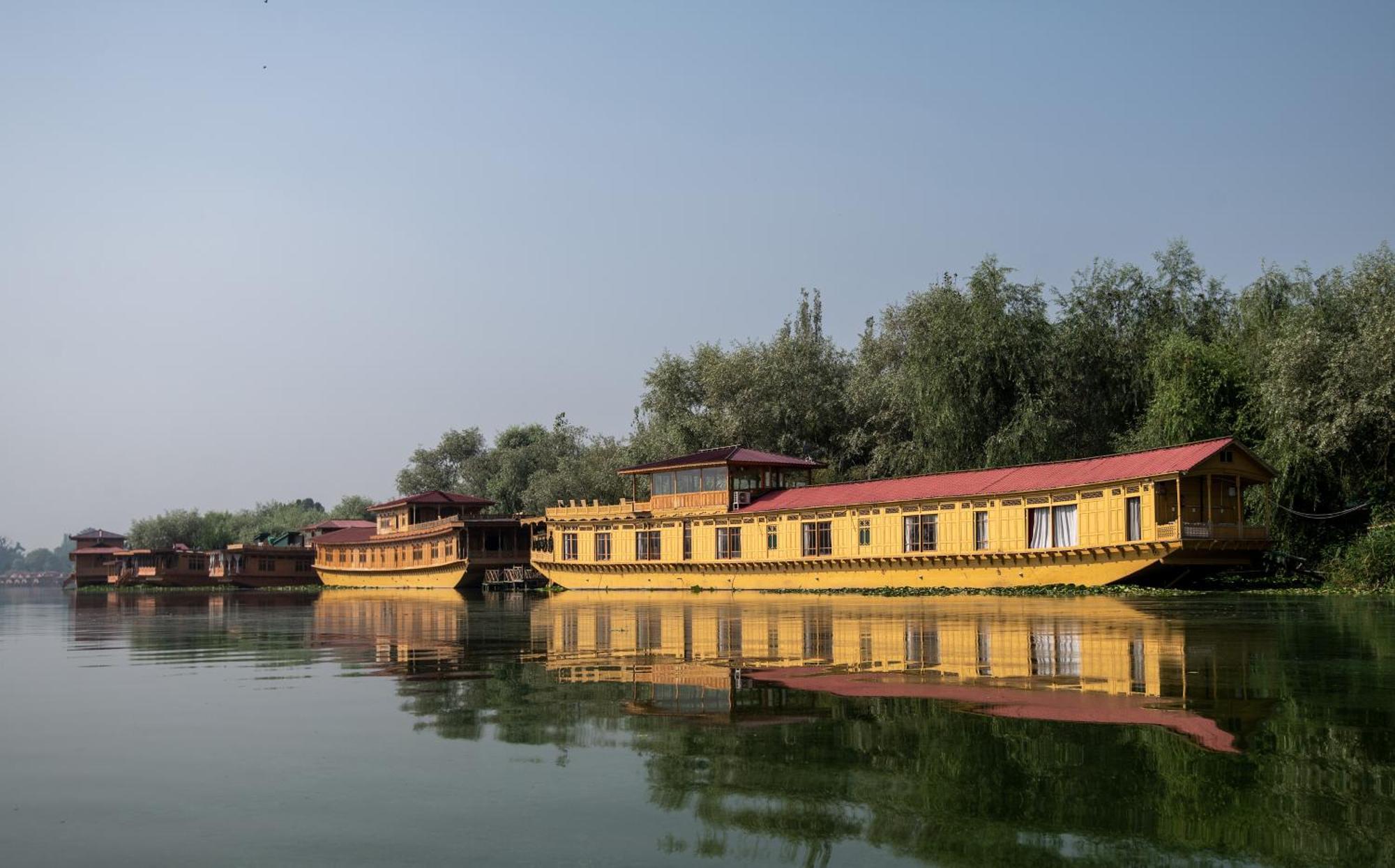 Mascot Houseboats Hotel Srīnagar Екстериор снимка